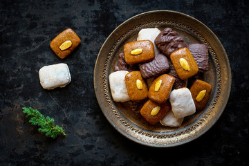 Aachener Printen auf einem Teller - Draufsicht
