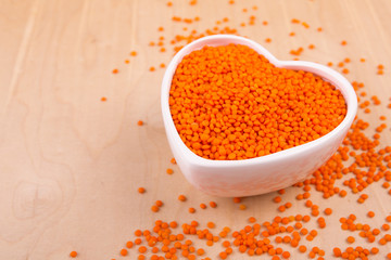 Linsen in Herz Schüssel