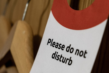 Please do not disturb (Biite nicht stören) - Schild in einem Hotel in Keflavik