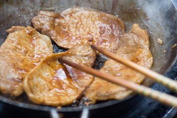 しょうが焼きをつくる