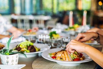 Foto op Plexiglas A group of people is dining in a elegance restaurant or hotel © Sondem