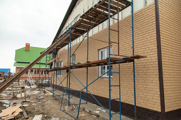 Installation of siding on the walls of the house