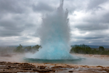 Strokkur Geysir Island Eruption regelmäßig berühmt Attraktion Tourismus Golden Circle vulkanisch Naturschauspiel