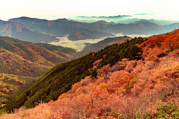 Fototapeta na wymiar 兵庫県・千ヶ峰頂上から 京都方向の山々を眺める