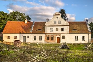 Old presbytery in Reszel. One of the oldest residential building in town. Warmian-Masurian Voivodeship, Poland. - obrazy, fototapety, plakaty