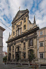 Fototapeta na wymiar Die Jesuitenkirche von St. Peter und St. Paul in Lemberg in der Ukraine