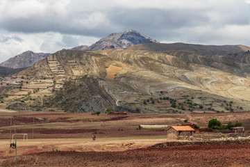 Fototapeta na wymiar Maragua, Bolivia. 10-18-2019. Mountains and houses at Maragua village in Bolivia.