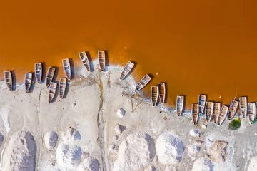 Photo sur Plexiglas Vue aerienne plage Vue aérienne du Lac Rose Retba ou Lac Rose au Sénégal. Photo prise par drone d& 39 en haut. Paysage naturel d& 39 Afrique.