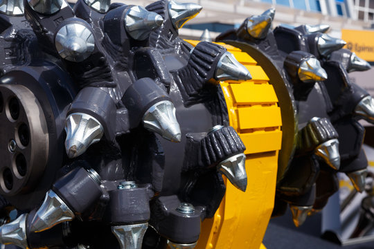 industry coal crusher teeth silver and black colors