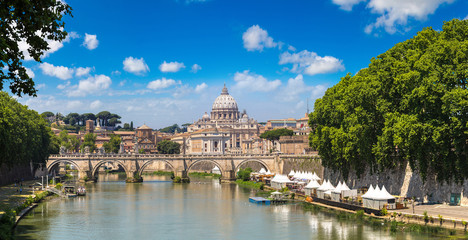 Fototapeta premium San Pietro basilica in Rome, Italy
