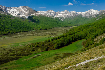 Fototapeta na wymiar Piani di Pezza, Parco naturale regionale Sirente-Velino