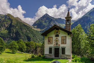 Fototapeta na wymiar Alagna Valsesia, frazione di Rusa