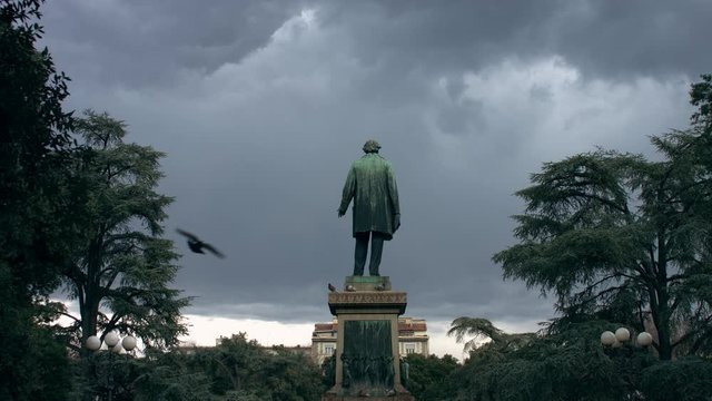 Statue timelapse in cloudy day in florence. Ubaldino Peruzzi Statue.
