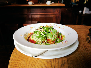 Spinat Knödel mit Käse im Wirtshaus Biergarten Restaurant