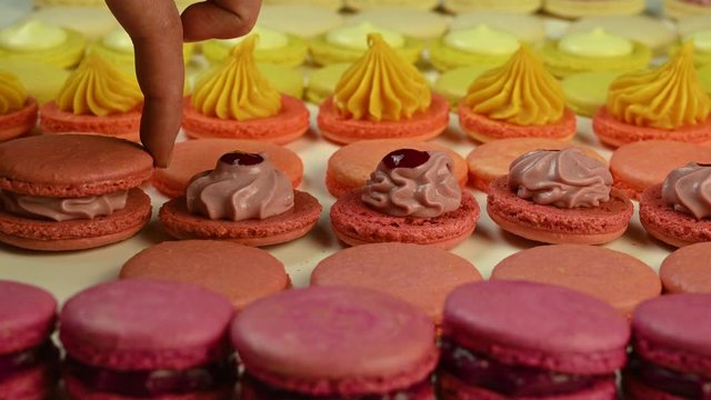 Connecting two halves of macaroons