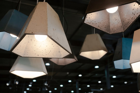 Statement pendant lapms with concrete plafonds hanging from the ceiling - good example of contemporary swedish scandinavian minimalistic interior decor