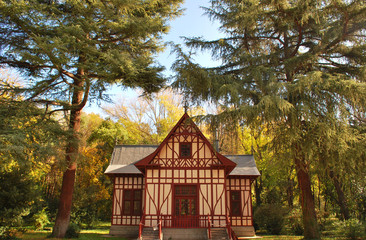 "Chalet" grande o de la Reina en el jardín del Campo del Moro. Madrid, España