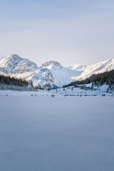 Fototapeta na wymiar Blick vom zugefrorenen Oeschinensee auf das Berner Oberland - Kandersteg, Schweiz