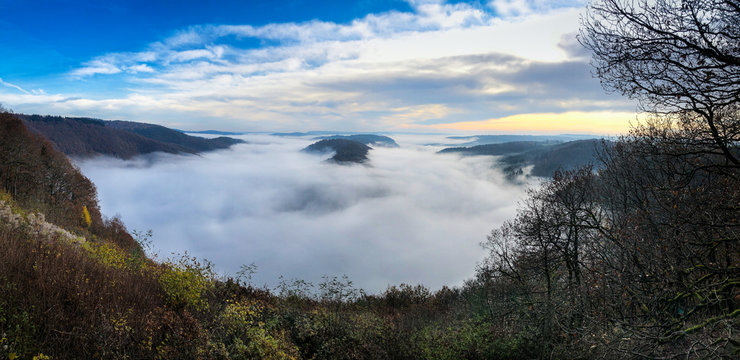 Saarschleife im Sonnenaufgang mit Fr&uuml;hnebel