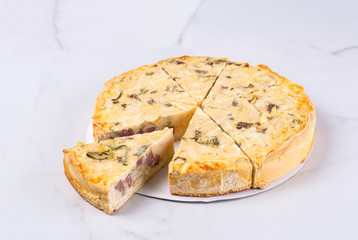 Pie with base of chopped dough with filling of cooked smoked beef and leek onions