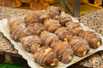 cruasanes rellenos de crema