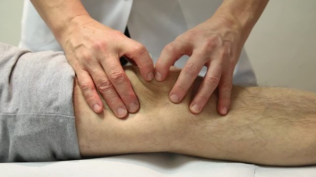 Massaggio al ginocchio