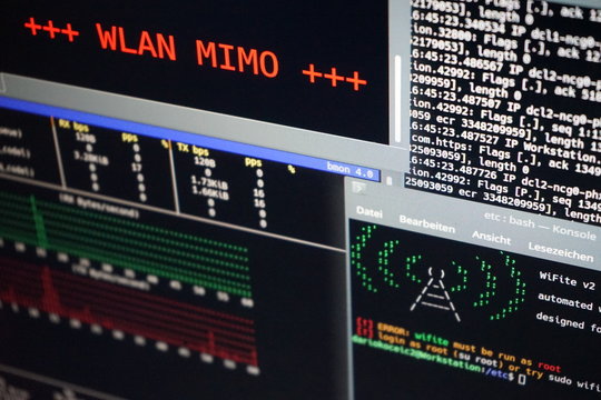 WLAN MIMO, terminal console, computer der gerade eine Analyse durchf&uuml;hrt.