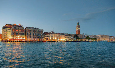 Fototapeta na wymiar Venice panorama at night