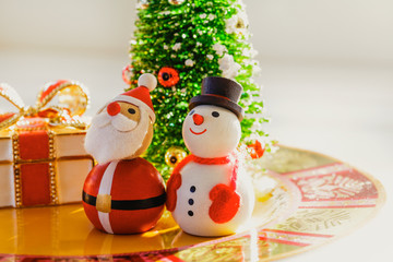 サンタクロースと雪だるま