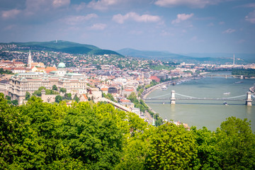 Obraz premium Budapest cityscape with Hungarian parliament building and Danube river, Hungary