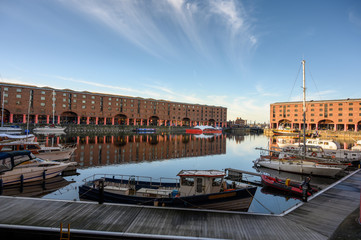 Fototapeta premium Wide view of the Albert Dock in Liverpool on a sunny day