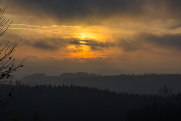 Dramatischer Sonnenaufgang in Hochfranken