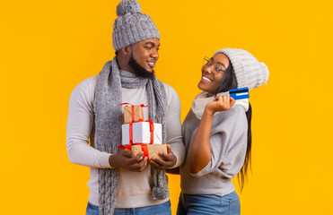 Black couple using credit card to buy xmas gifts