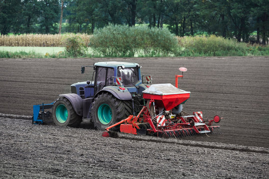 Tractor with seed drill and Front Packer which compacts the soil punctiformly into the depth. G&uuml;tersloh, North Rhine-Westphalia, Germany