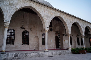 Fototapeta na wymiar front wiev with the entrance foor of habibi neccar mosque froım the courtyard