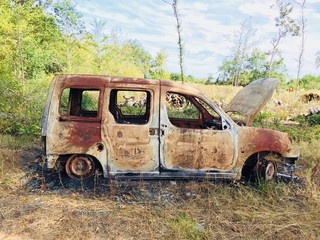 Obraz na płótnie Canvas car wreck from burning