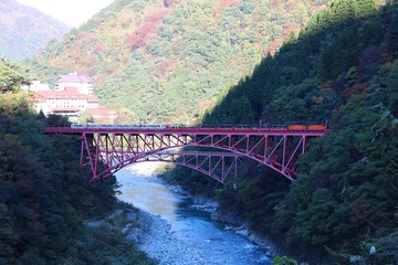 黒部渓谷赤い鉄橋