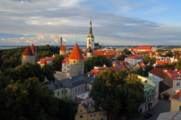 Fototapeta na wymiar Downtown historical medieval Tallinn skyline at sunset