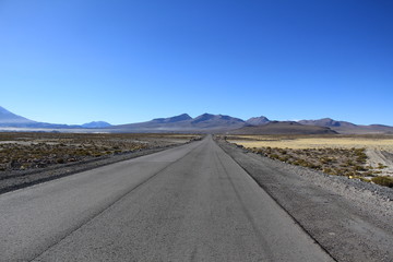 Fototapeta na wymiar Chile Desert Road 1