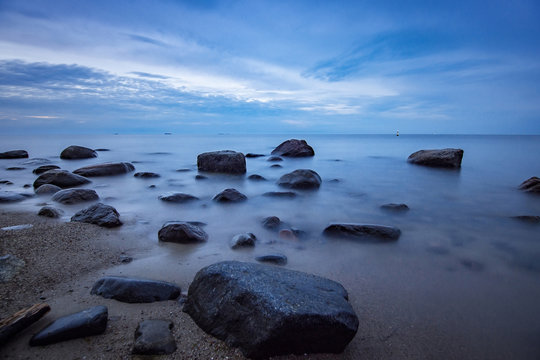 Fototapeta Wschód słońca na plaży w Gdyni, Morze Bałtyckie, Polska