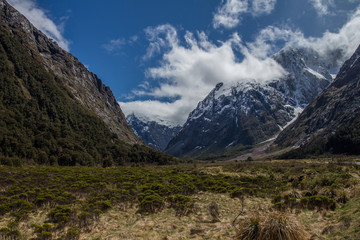 Paysage de montagnes enneigées au environs de greenstone en nouvelle zélande