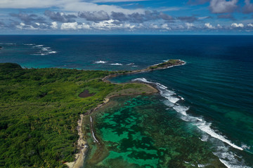 Fototapeta na wymiar Vue aérienne du Cap Ferré, en Martinique