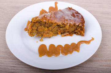 Carrot cake in caramelised milk sauce