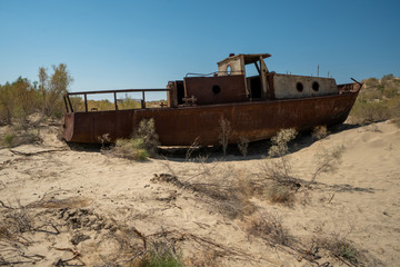 Fototapeta na wymiar Rusty ship wreck in the deserted Aral Sea near Muynak en Uzbekistan