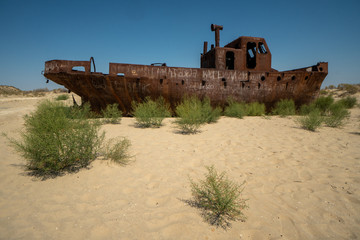 Rusty ship wreck in the deserted Aral Sea near Muynak en Uzbekistan