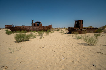 Rusty ship wreck in the deserted Aral Sea near Muynak en Uzbekistan