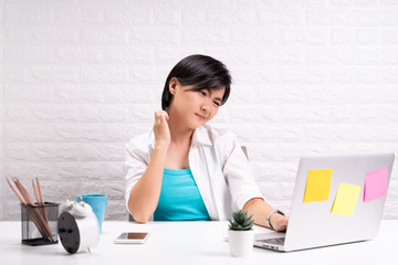 Obraz premium Woman scratching her skin at office