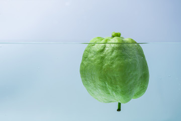Naklejka premium Fresh guava fruit in water splash background