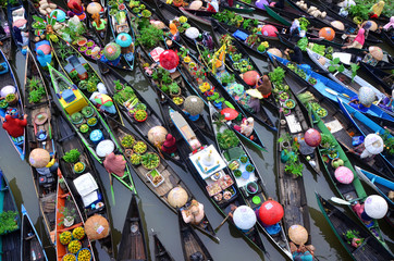 FLOATING MARKET