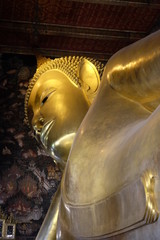 The world's largest sculpture of a reclining Buddha in a temple in Bangkok. © Oleksii
